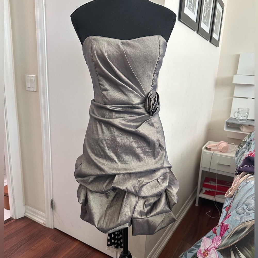 Fun ruffled metallic gray carrie Bradshaw dress